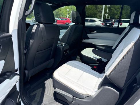 Used 2025 Chevrolet Traverse High Country w/ LPO, Floor Liner Package FWD image 22