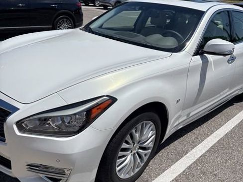 Used 2015 INFINITI Q70 L 3.7 RWD image 1