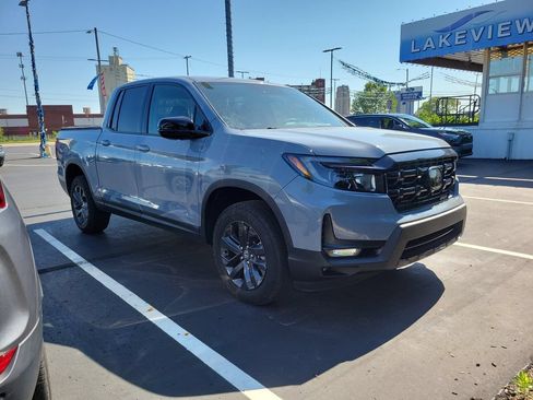 Used 2025 Honda Ridgeline Sport image 2