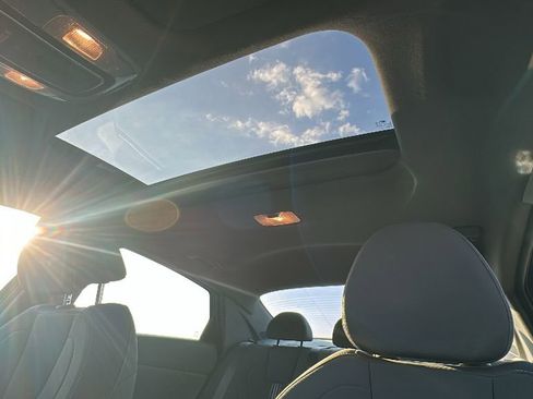 Certified 2025 Hyundai Elantra SEL image 5