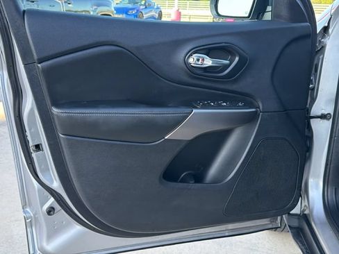 Used 2020 Jeep Cherokee Latitude Plus FWD image 10