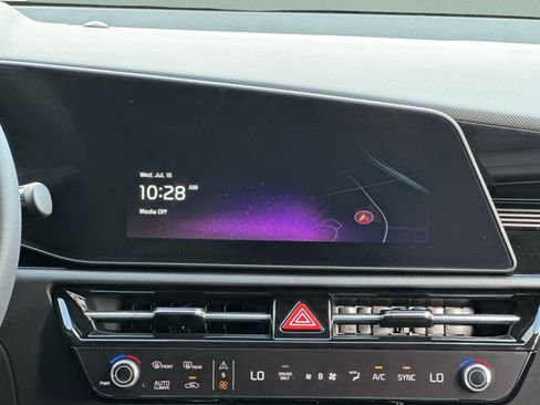 Certified 2025 Kia Niro EX FWD image 7