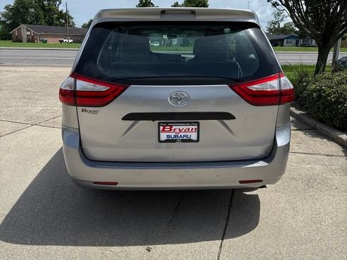 Used 2017 Toyota Sienna L FWD image 6