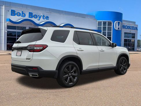 Used 2025 Honda Pilot Sport image 5