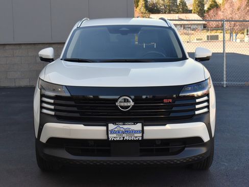 Used 2025 Nissan Kicks SR image 3