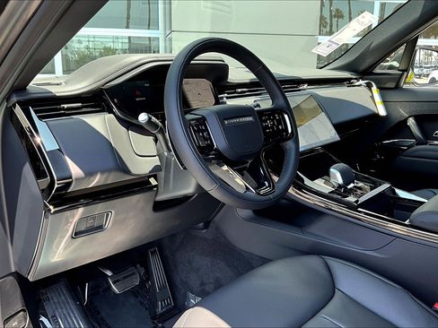 New 2025 Land Rover Range Rover Sport Dynamic SE image 6
