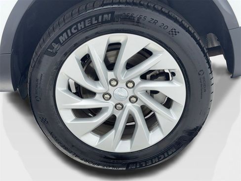 Used 2024 Land Rover Discovery S image 56