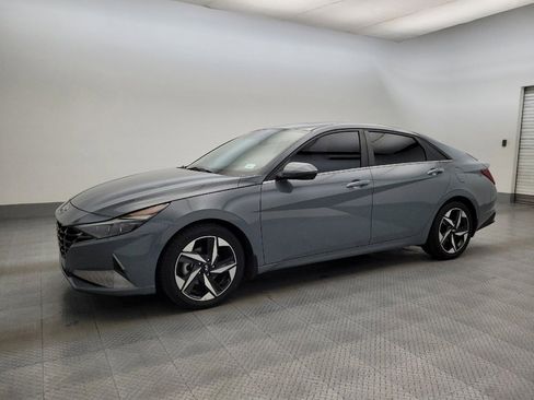 Used 2022 Hyundai Elantra Limited FWD image 2