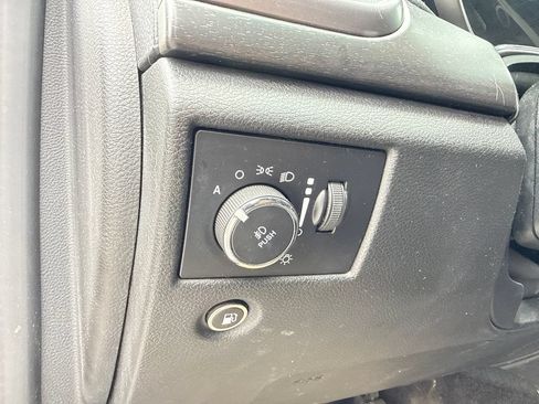 Used 2018 Jeep Grand Cherokee Laredo AWD/4WD image 9