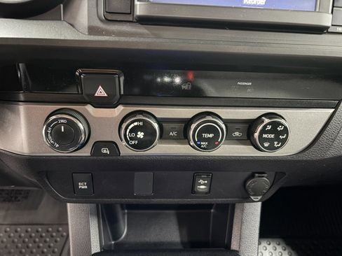 Used 2017 Toyota Tacoma SR image 28