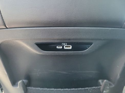 Used 2023 Chrysler Pacifica Touring-L image 12