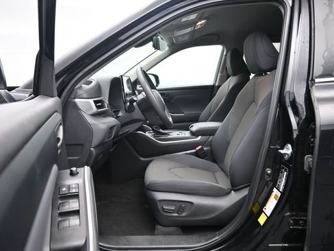 Used 2023 Toyota Highlander L image 24