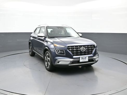 Certified 2023 Hyundai Venue Limited FWD image 3