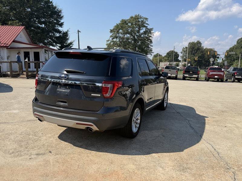 Used 2017 Ford Explorer XLT w/ Equipment Group 202A FWD image 5