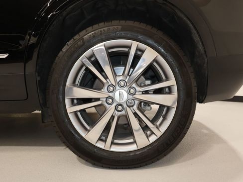 Certified 2025 Cadillac XT5 Premium Luxury image 35