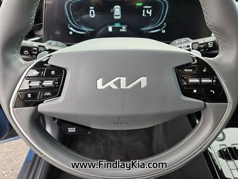 Certified 2025 Kia Niro EX Touring image 23