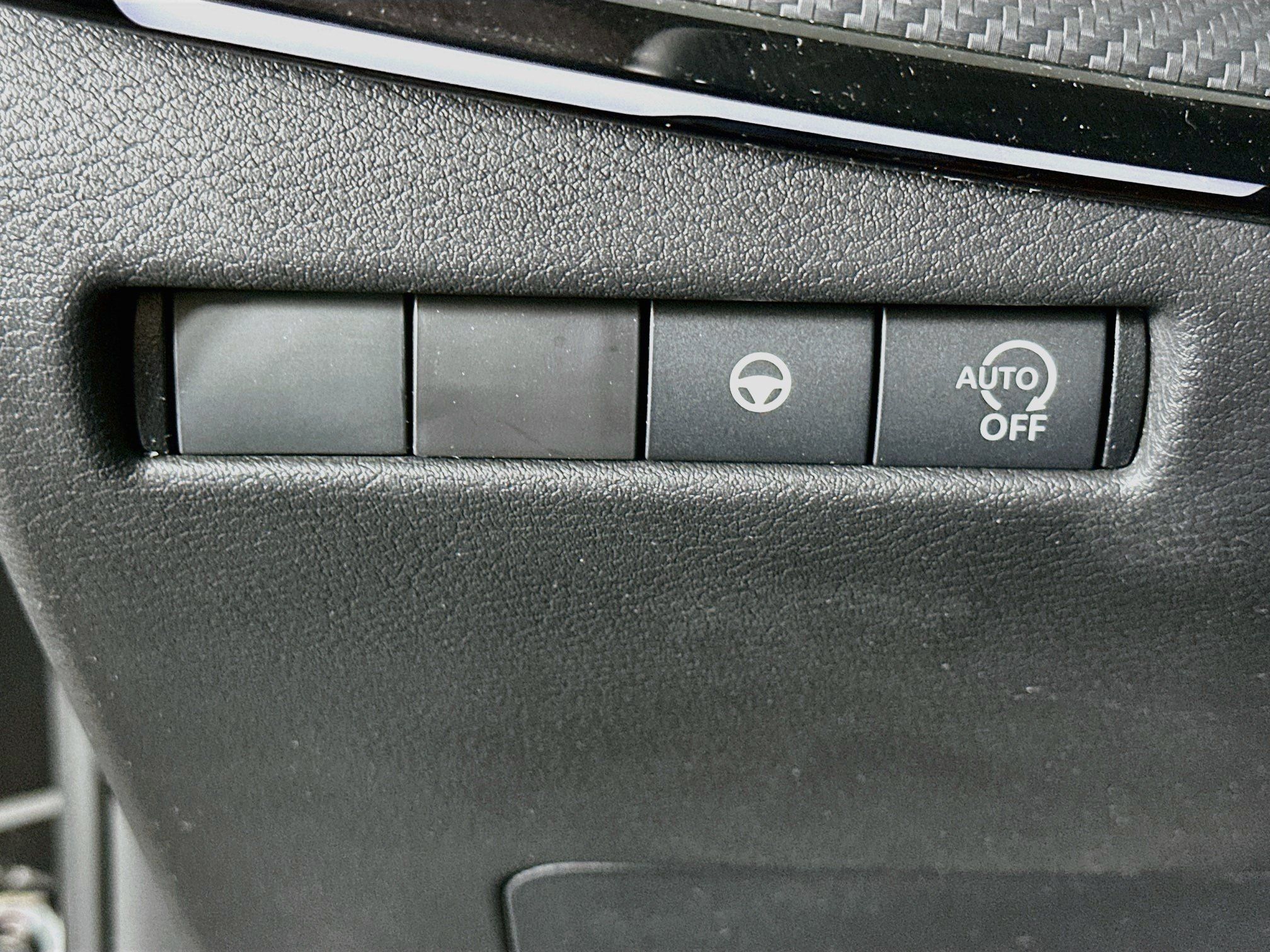 Used 2025 Nissan Kicks SR FWD image 17