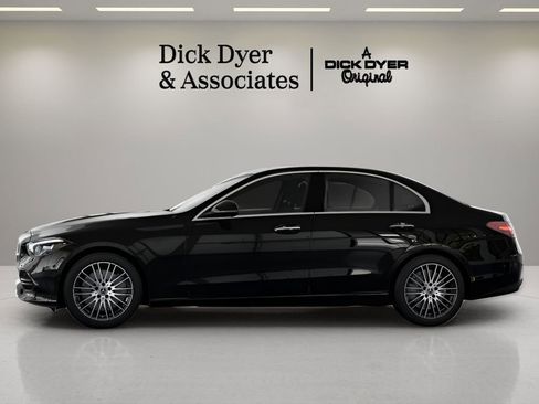 Used 2025 Mercedes-Benz C 300 Sedan image 23