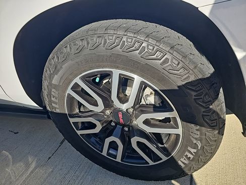 Used 2024 GMC Yukon XL AT4 w/ AT4 Premium Plus Package image 21