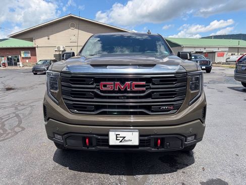 Used 2023 GMC Sierra 1500 AT4 w/ AT4 Premium Package AWD/4WD image 3