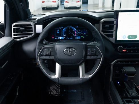 Used 2025 Toyota Tundra Limited AWD/4WD image 11