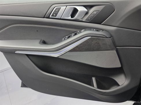 Used 2025 BMW X5 sDrive40i w/ Premium Package image 23