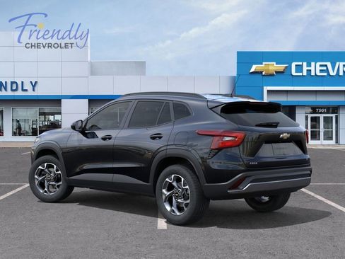New 2026 Chevrolet Trax LT w/ LT Convenience Package FWD image 3