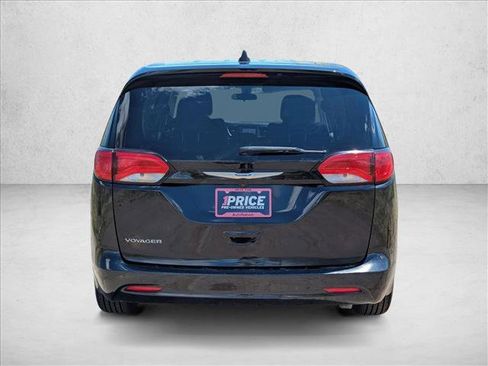 Used 2022 Chrysler Voyager LX FWD image 7