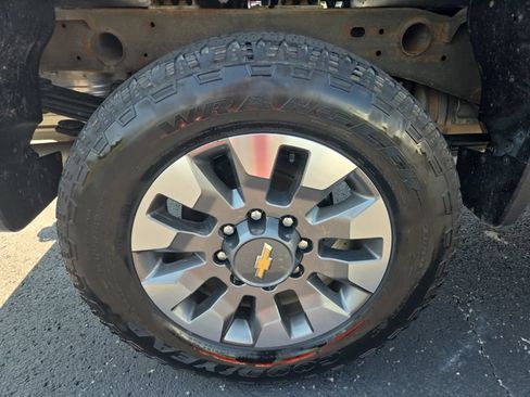Used 2024 Chevrolet Silverado 2500 Custom w/ Custom Value Package AWD/4WD image 18
