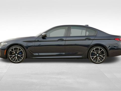 Used 2021 BMW 530e xDrive w/ Executive Package image 4
