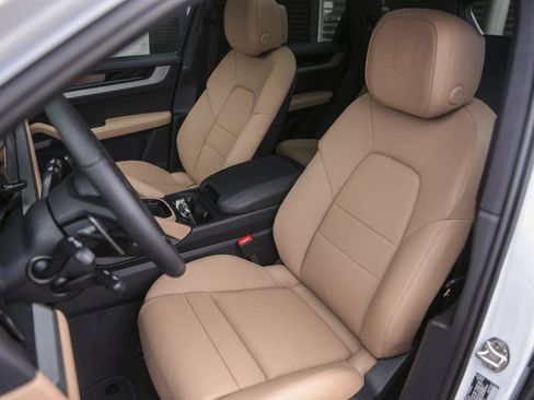 New 2026 Porsche Cayenne AWD/4WD image 5