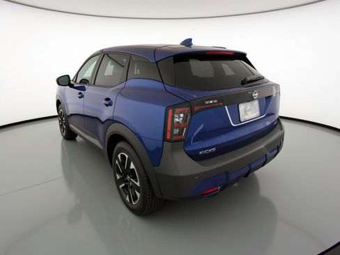 Used 2025 Nissan Kicks SV image 6