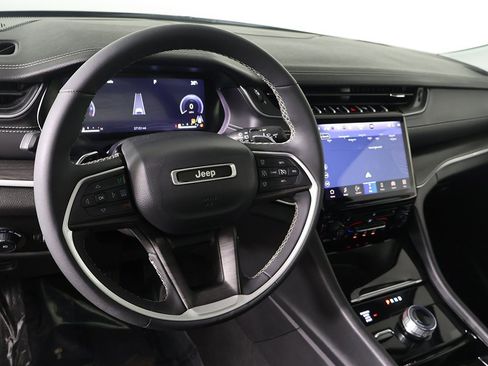 Used 2023 Jeep Grand Cherokee L Limited image 28