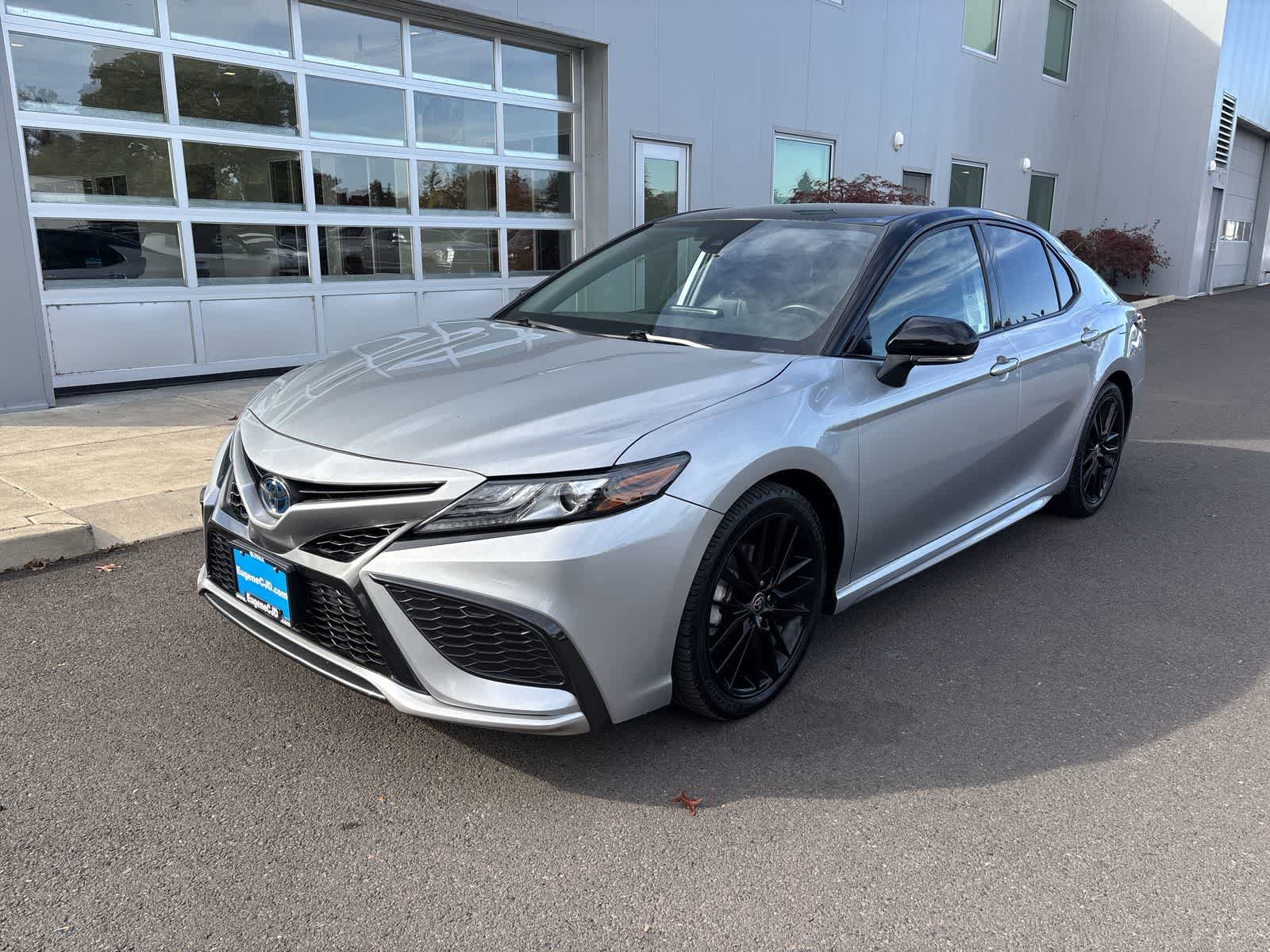 Used 2022 Toyota Camry XSE FWD image 1
