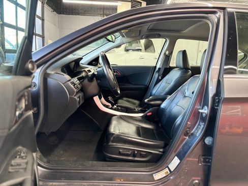 Used 2017 Honda Accord Touring image 8