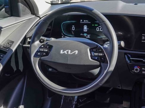 Certified 2023 Kia Niro EX image 15
