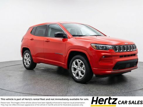 Used 2025 Jeep Compass Latitude image 1