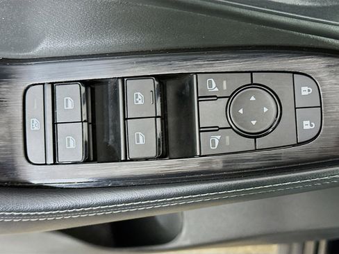 Used 2024 Nissan Rogue SV image 15