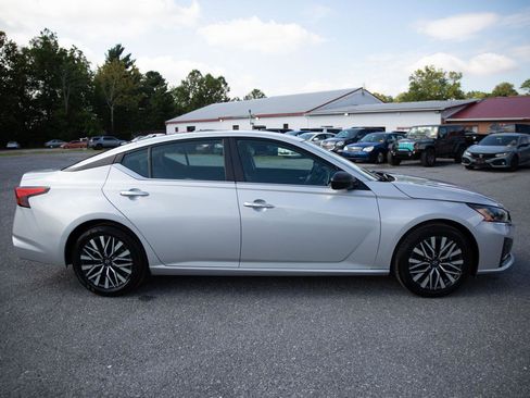 Used 2024 Nissan Altima 2.5 SV image 3