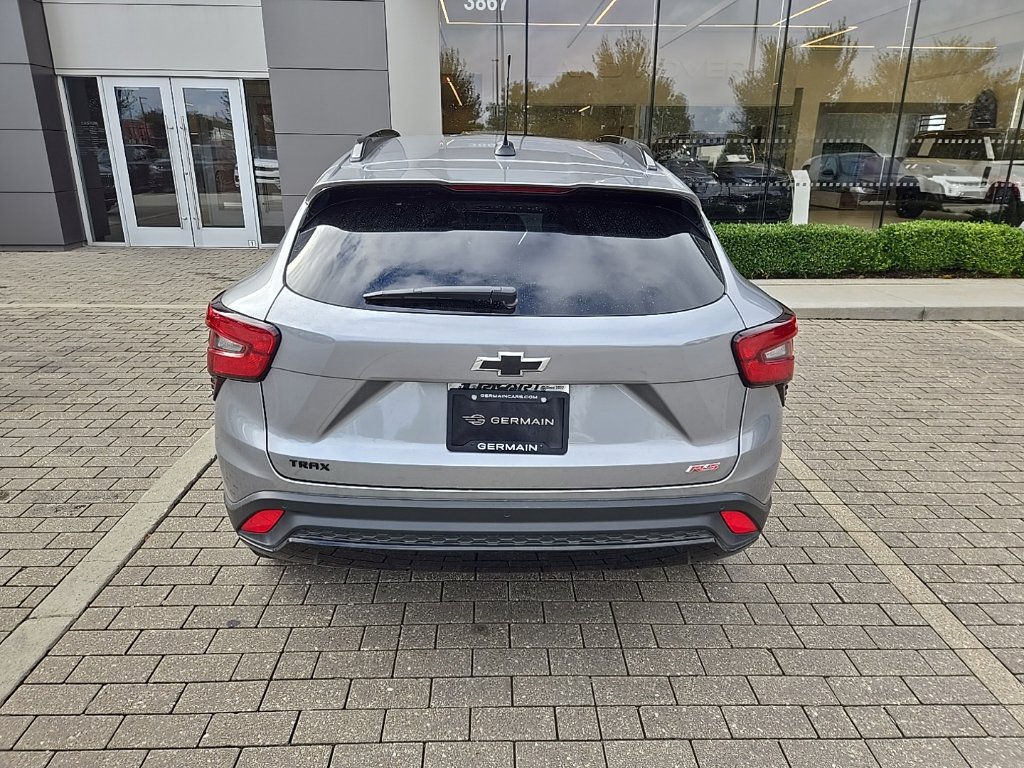 Used 2025 Chevrolet Trax RS w/ Sunroof Package FWD image 7