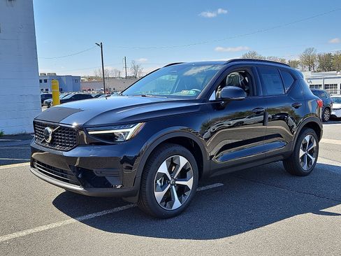 New 2026 Volvo XC40 B5 Core w/ Climate Package AWD/4WD image 3