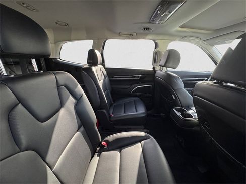Used 2025 Kia Telluride S image 10