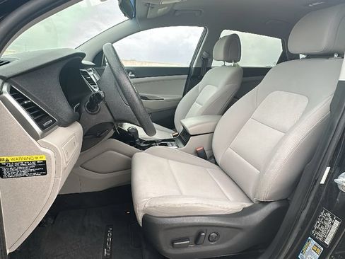 Used 2017 Hyundai Tucson SE w/ SE Popular Package 02 FWD image 4