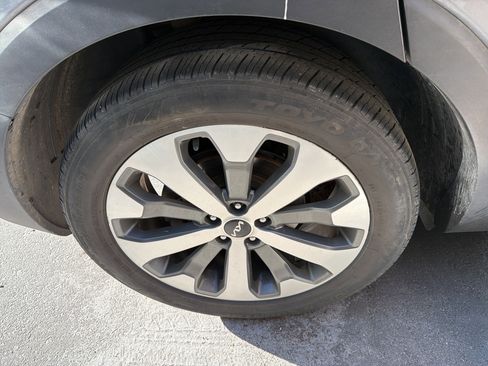 Used 2022 Kia Telluride EX w/ EX Premium Package image 9