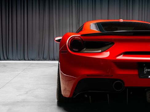 Used 2018 Ferrari 488 GTB RWD image 37