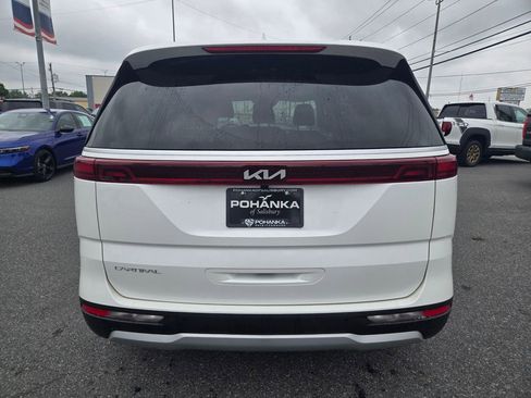 Used 2024 Kia Carnival LX FWD image 6
