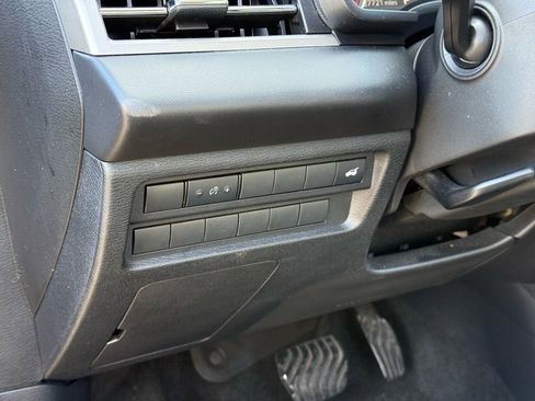 Used 2024 Mitsubishi Outlander SE image 19