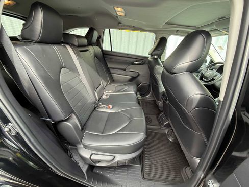 Used 2023 Toyota Highlander XLE image 35