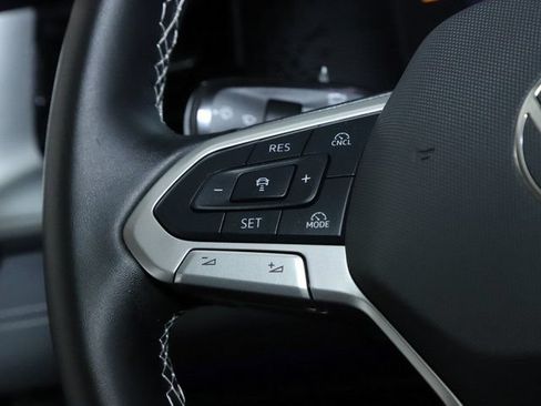 Certified 2025 Volkswagen Tiguan SE AWD/4WD image 22