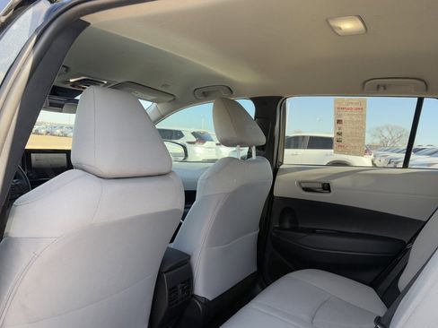 Used 2025 Toyota Corolla Cross LE image 33